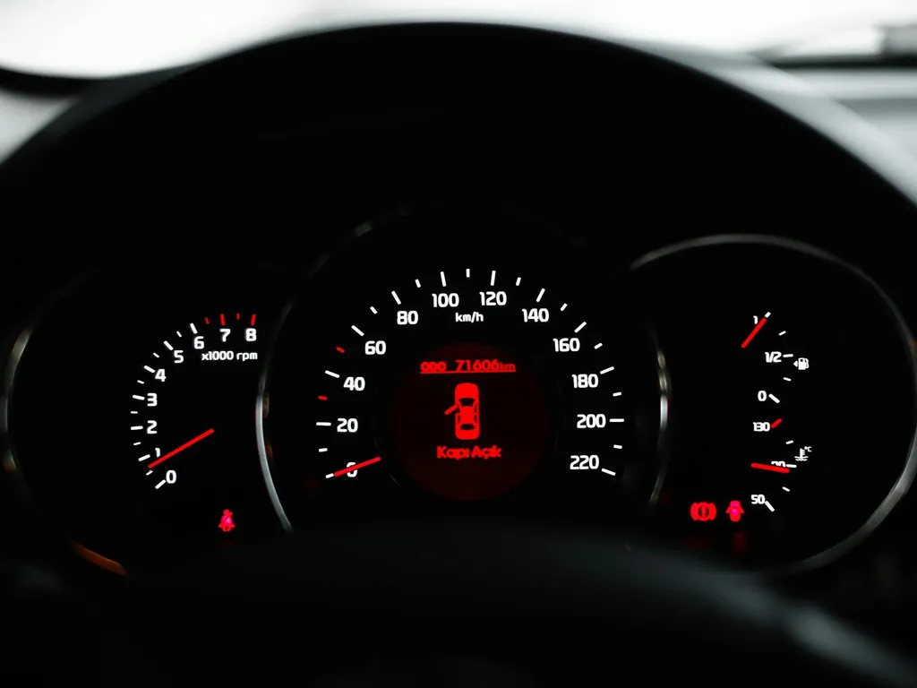 Message « défaut moteur, faites réparer le véhicule » sans perte de puissance : comprendre, diagnostiquer et décider quoi faire